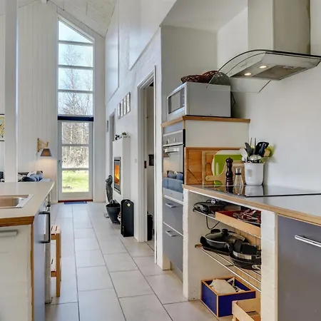 Berta - 300m From The Sea By Interhome Hals